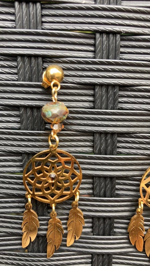 Boucles d oreilles deamcatcher doré  et ambre .long 7 cm neuves