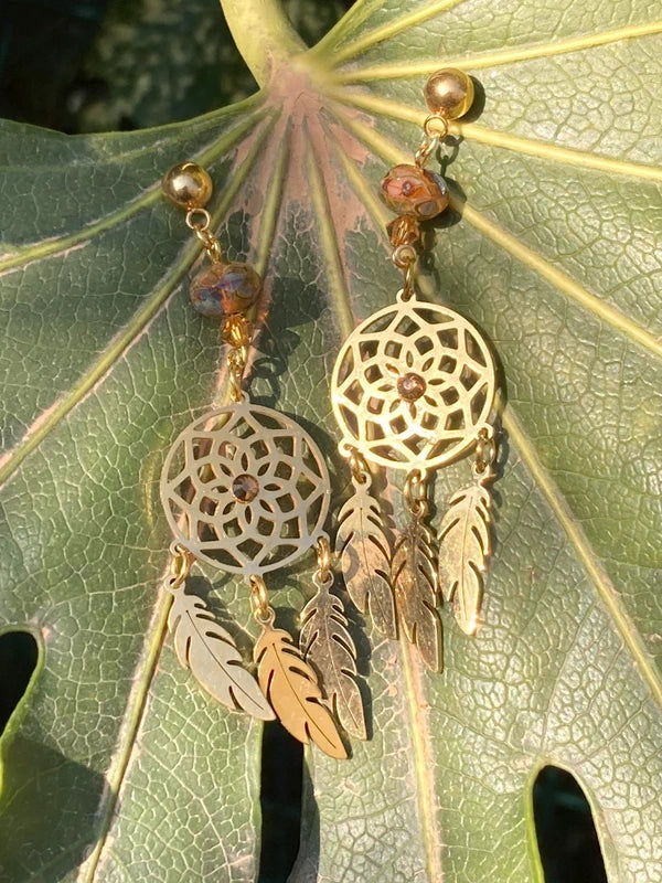 Boucles d oreilles deamcatcher doré  et ambre .long 7 cm neuves