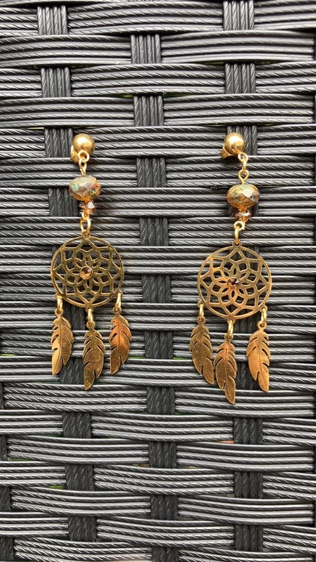 Boucles d oreilles deamcatcher doré  et ambre .long 7 cm neuves