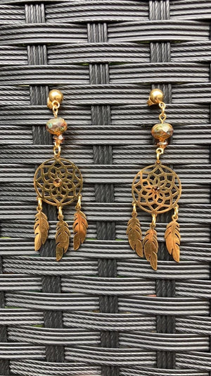 Boucles d oreilles deamcatcher doré  et ambre .long 7 cm neuves