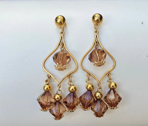 Boucle d’oreille, lustre avec perles marron synthétique excellent état