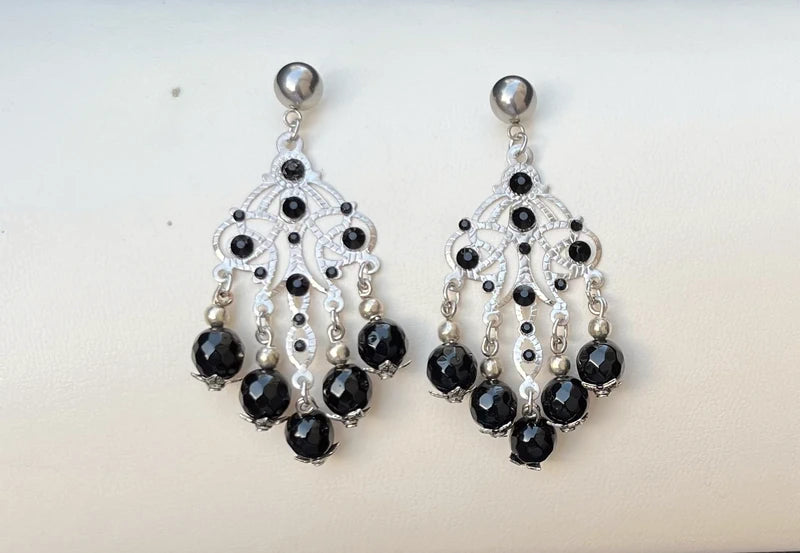 Boucles d’oreilles Altesse argent et noir long 6,5 cm neuves