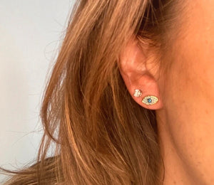 Boucles d’oreilles clou acier inoxydable  turquoise de roche long 1 cm excellent état