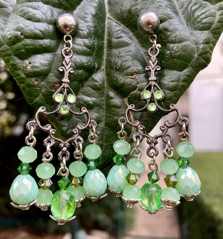Boucles d oreilles Chandelier argent antique et menthe long 6,5 cm neuves