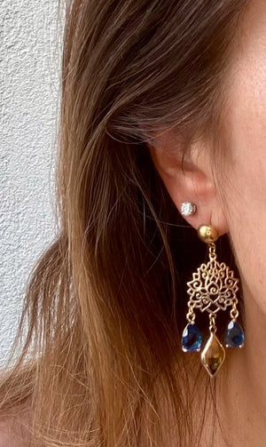 Bloucles d oreilles lotus acier inoxydable et perles de verre excellent état