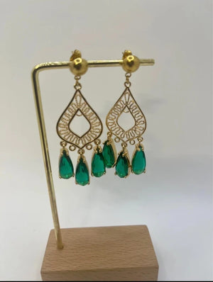 Boucles d’oreilles acier inoxydable et critaux de verre . Long 6 cm Excellent état