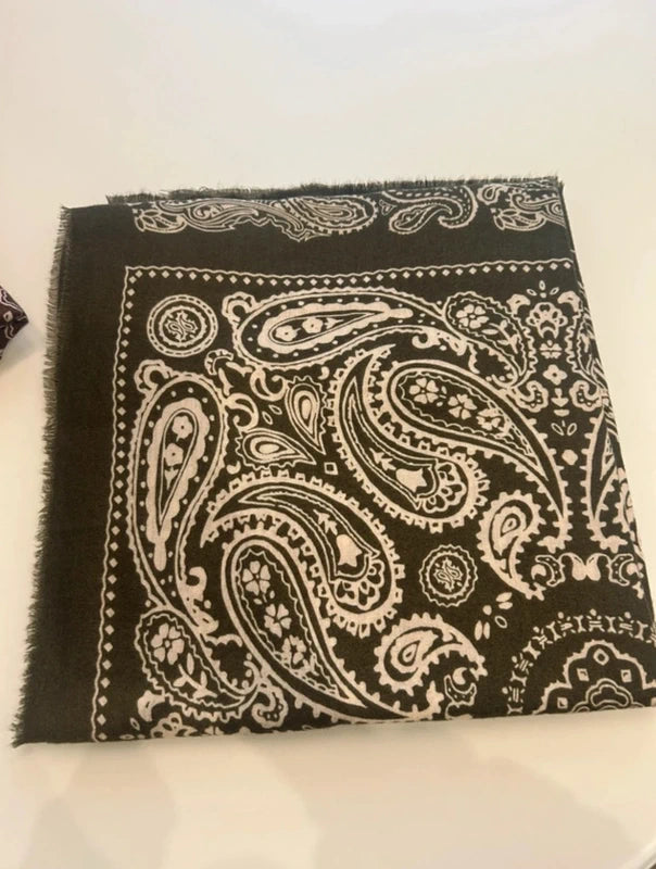Maxi étole bandana 135x140 kaki neuves avec etiquette