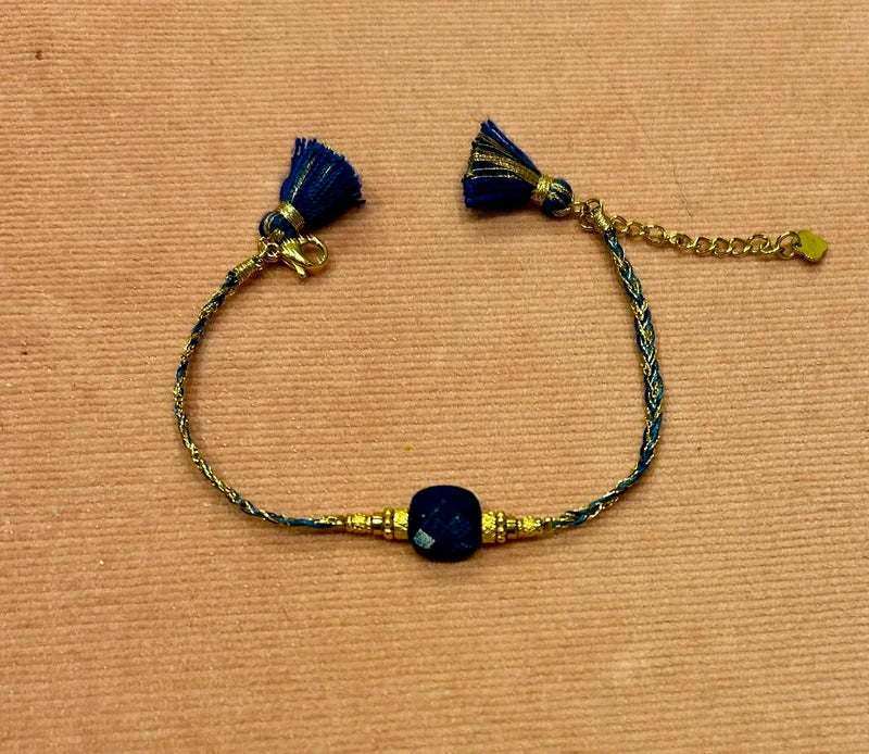 Bracelet  Habaha en acier, inoxydable et pierre naturelle:lapis lazuli  . excellent état
