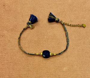 Bracelet  Habaha en acier, inoxydable et pierre naturelle:lapis lazuli  . excellent état