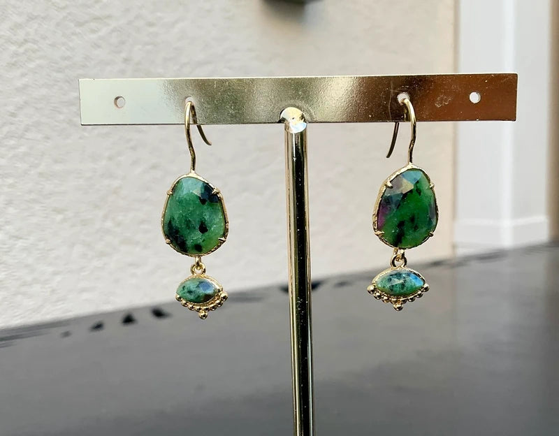 Boucles d oreilles en acier inoxydable et pierres naturelles long 3,5cm  excellent état