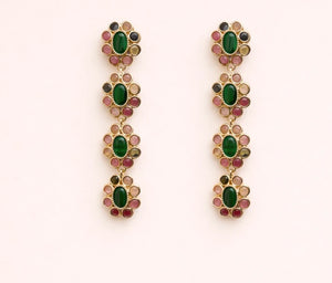 Boucles d'oreilles, en acier inoxydable et cristaux naturelles , longueur 6 cm. Excellent état.