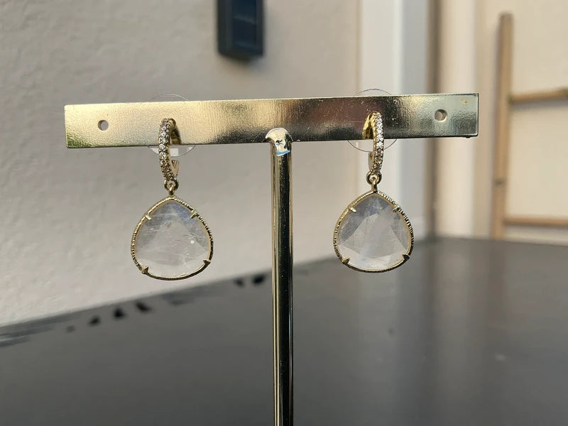 Boucles d’oreilles en acier, inoxydable et pierre naturelle, longueur 2,8cm. Excellent état
