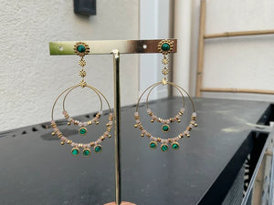 Boucles d’oreilles en acier inoxydable pierres naturelles  dont malachite long 7 cm. Excellent état
