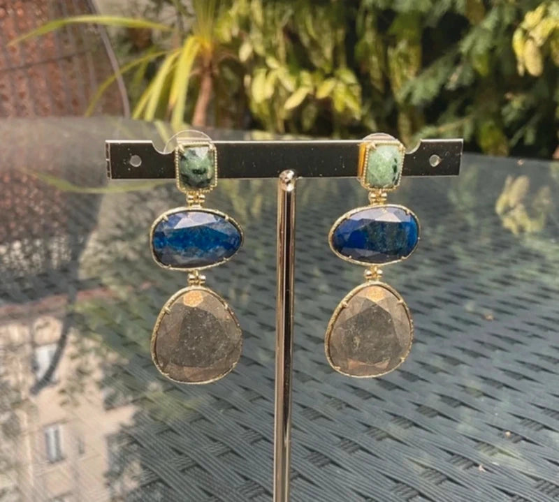 Boucles d’oreilles en acier inoxydable et pierres naturelles long 6 cm excellent